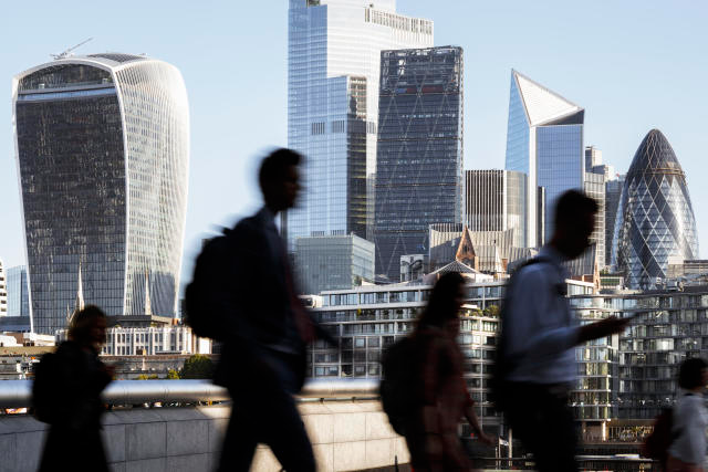 UK Pay Rises Flatten in Third Quarter and Forecast to Drop Further in 2025