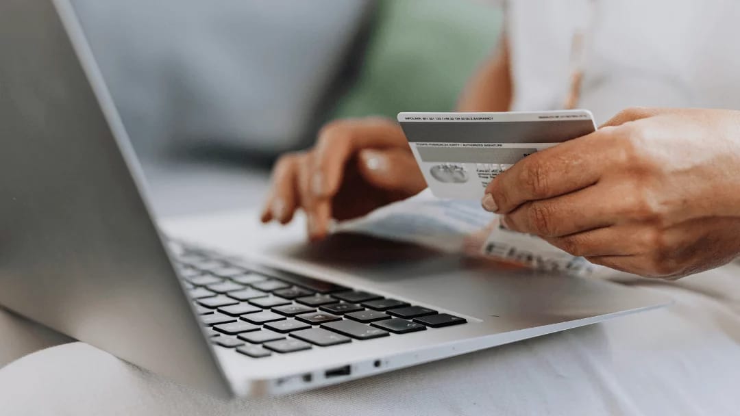 Between Jobs: Using AI to Stretch Your Cash Until the First Paycheck Between Jobs: Using AI to Stretch Your Cash Until the First Paycheck